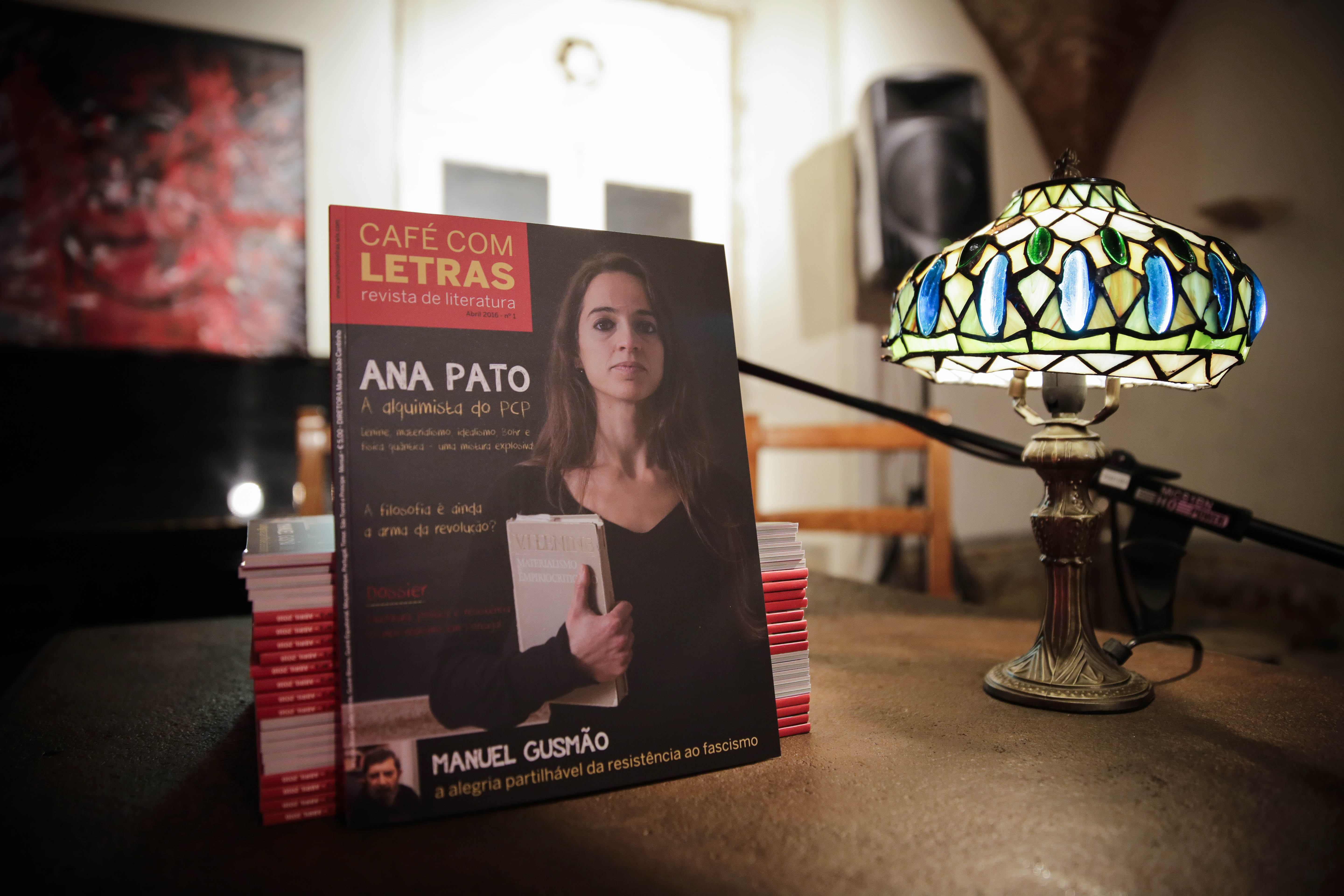 O número 1 da revista "Café com letras"